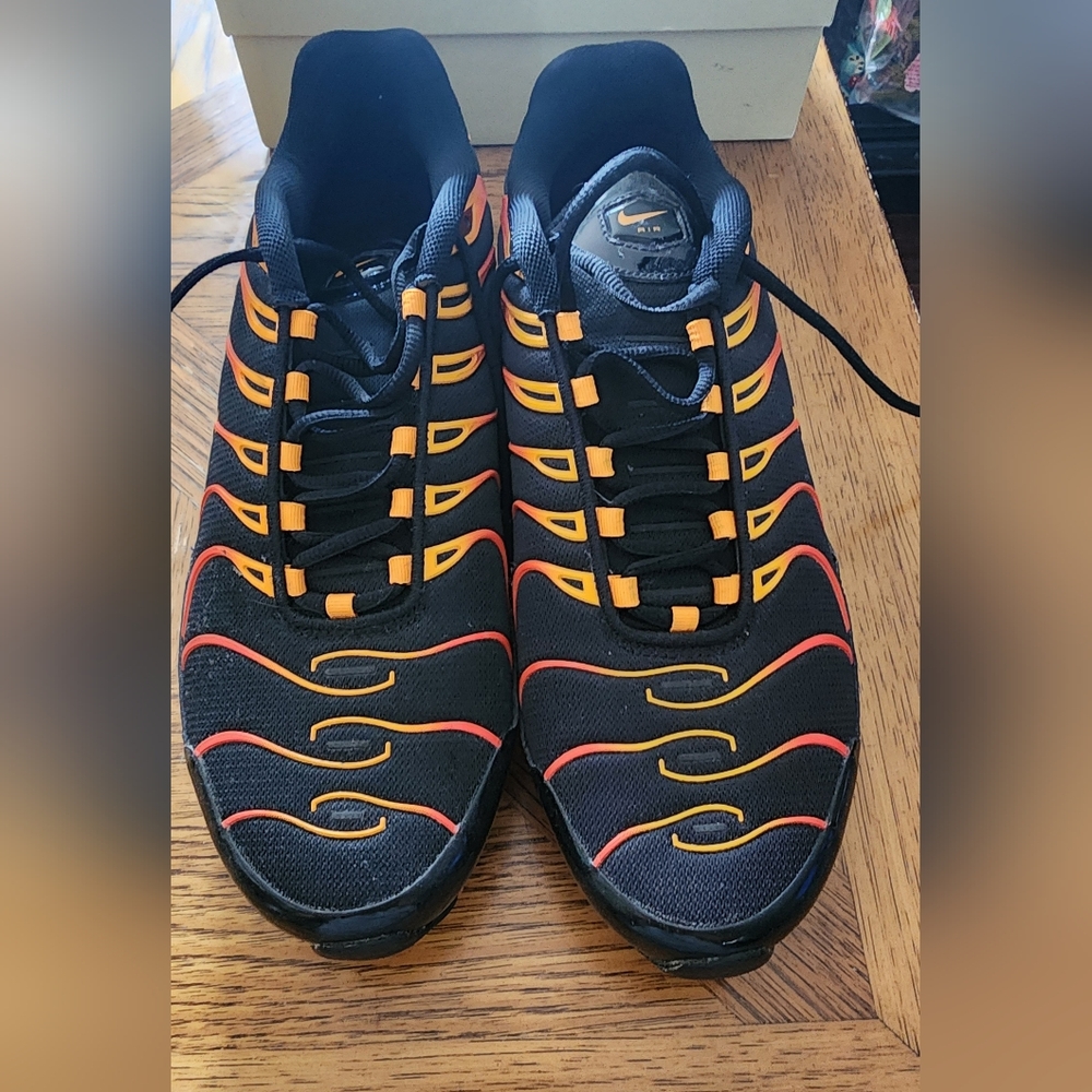 Mens size 13 Nike Air Mx sneakers